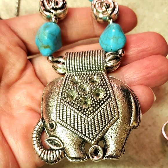 New turqouise elephant statement necklace - Picture 1 of 3